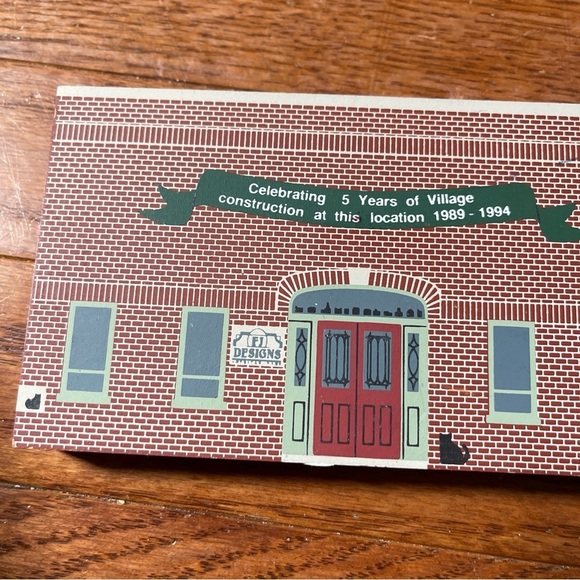 Cat's Meow Village - FJ Designs - Wooster OH Celebrating 5 Years Of Construction - Picture 3 of 7